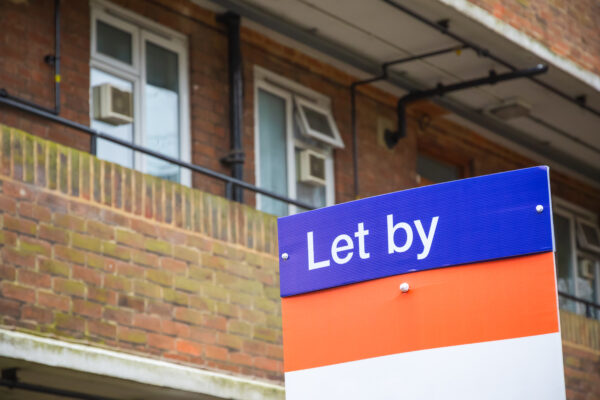 Ustawa ochraniająca najemców wchodzi 1 maja 2026. Czy grozi nam masowa sprzedaż mieszkań w UK?