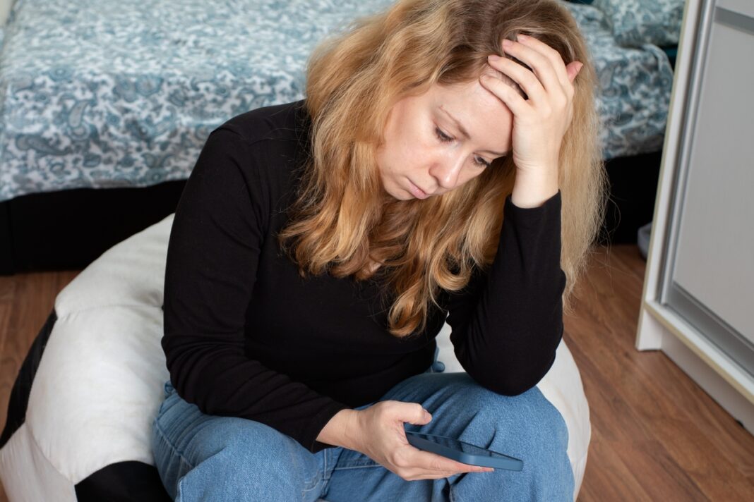 kobieta w internecie