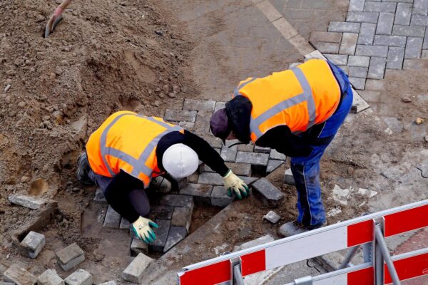 Każdy pracownik może pracować maksymalnie 12 godzin na jednej zmianie