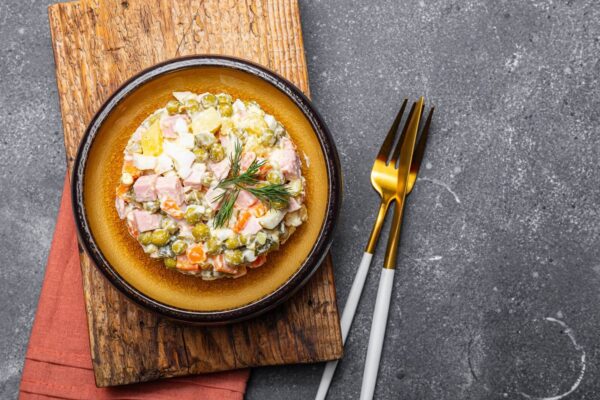 Sałatka ziemniaczana z kiełbasą - słynna Kartoffelsalat