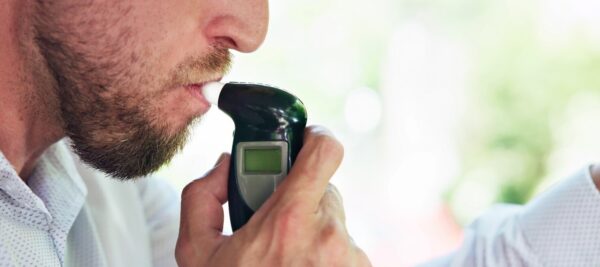 Liczba kierowców, którzy jeżdżą pod wpływem alkoholu, nadal jest niepokojąco wysoka