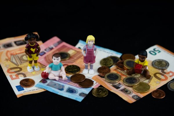 Child Benefit 2026 - zmiany, wysokość i daty, czyli wszystko co musisz wiedzieć o świadczeniu