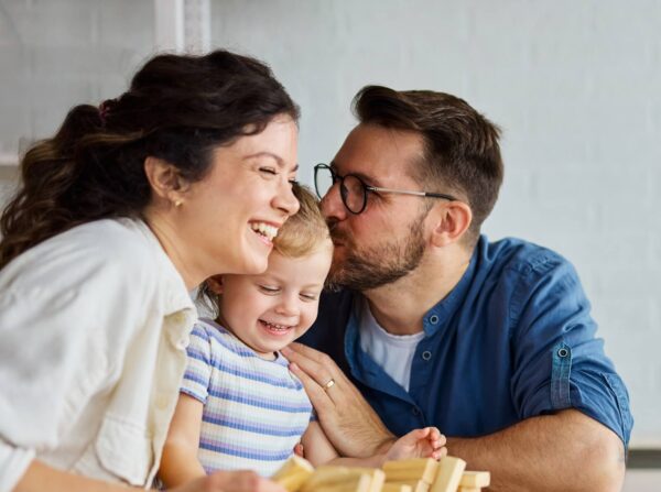 Dzięki rozszerzeniu pomocy, rodzice mają mieć zagwarantowany łatwiejszy powrót do pracy