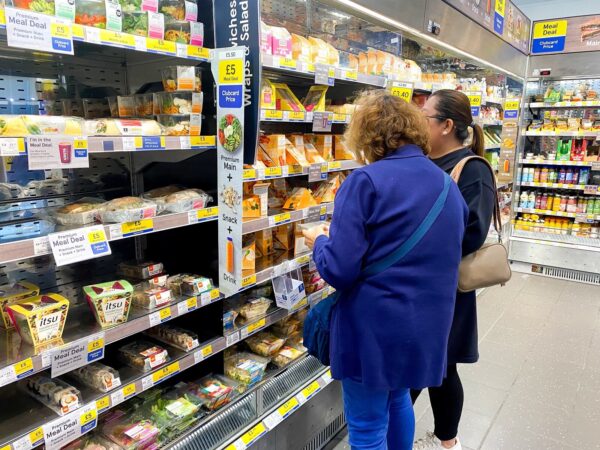 Niższe ceny żywności przyczyniły się do spadku inflacji w Wielkiej Brytanii