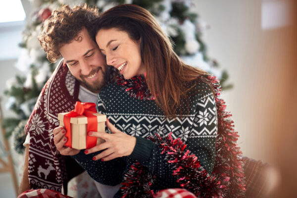 Święta jeszcze przed nami, a Urząd Skarbowy w UK już upomina się o podatki od prezentów