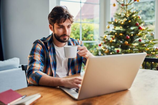 Niedopłatę wynagrodzenia pracownicy mogą zgłosić do HMRC online