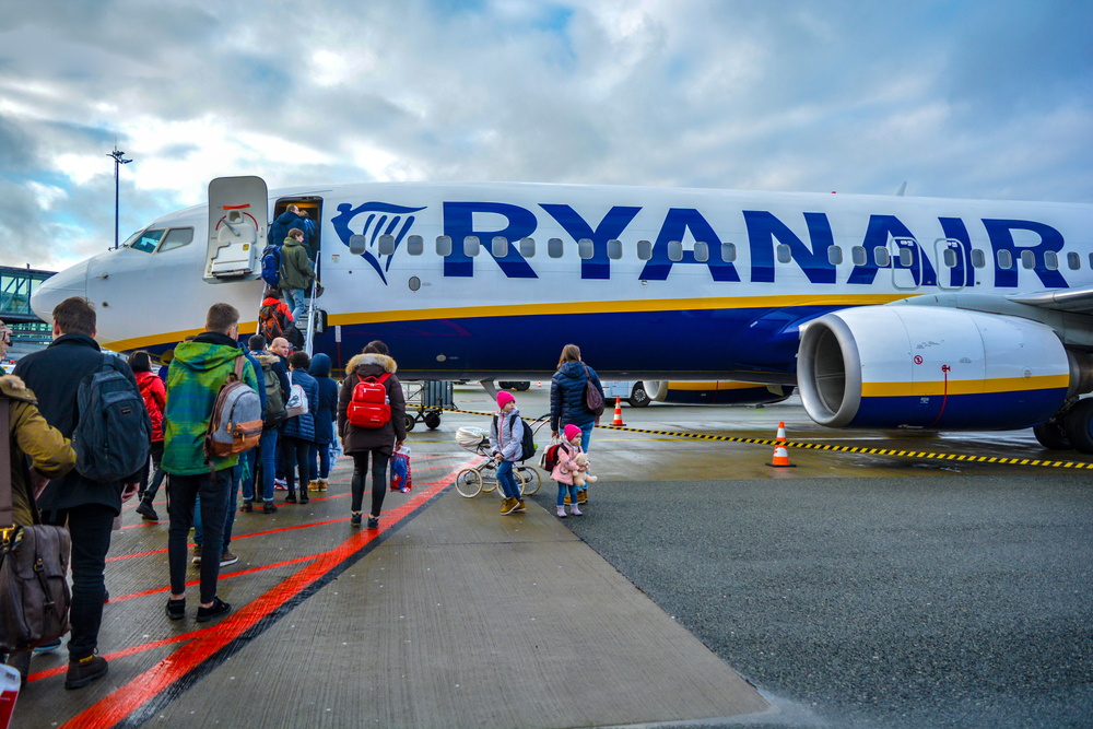 Rzeczy dla dzieci w samolocie – co można zabrać na pokład Ryanaira bez opłat