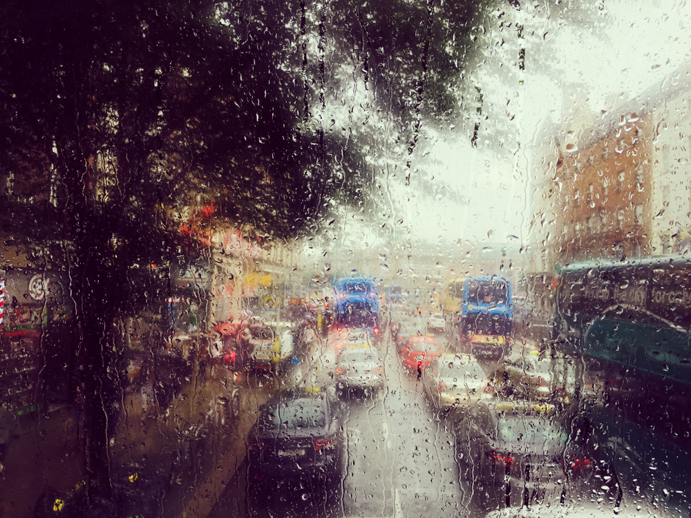 Ulewne deszcze i alert powodziowy - pogoda znów zaskakuje