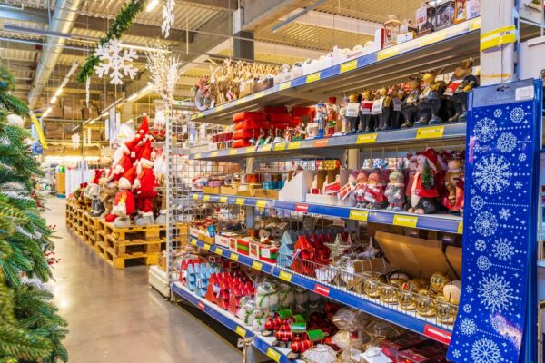 Godziny otwarcia sklepów - gdzie zrobisz świąteczne zakupy “last minute”?