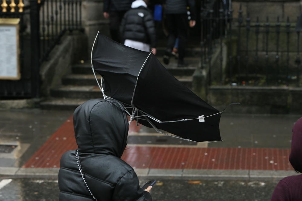 Awaria prądu i wody w północnym Dublinie po sztormie Chandra