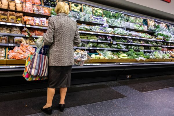 Ceny w sklepach rosną szybciej niż inflacja. Koszty zakupów  przytłaczają 