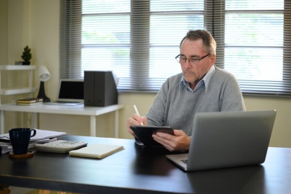 Koniec ulg podatkowych dla pracujących w domu! Zmiana dotknie 300 000 osób