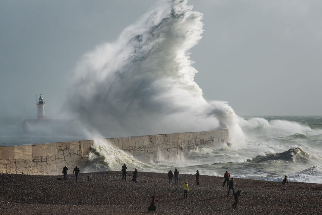 Huragan Ingrid spowodował ogromne szkody w Devon i Kornwalii