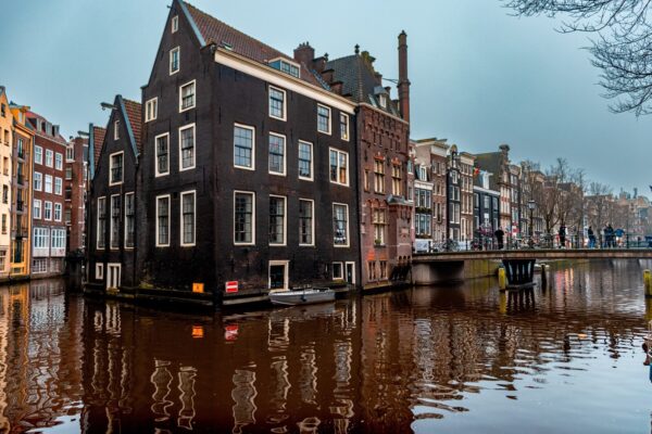 Holenderscy najemcy potrzebują dochodów powyżej 5500 euro, aby pozwolić sobie na wynajem mieszkania