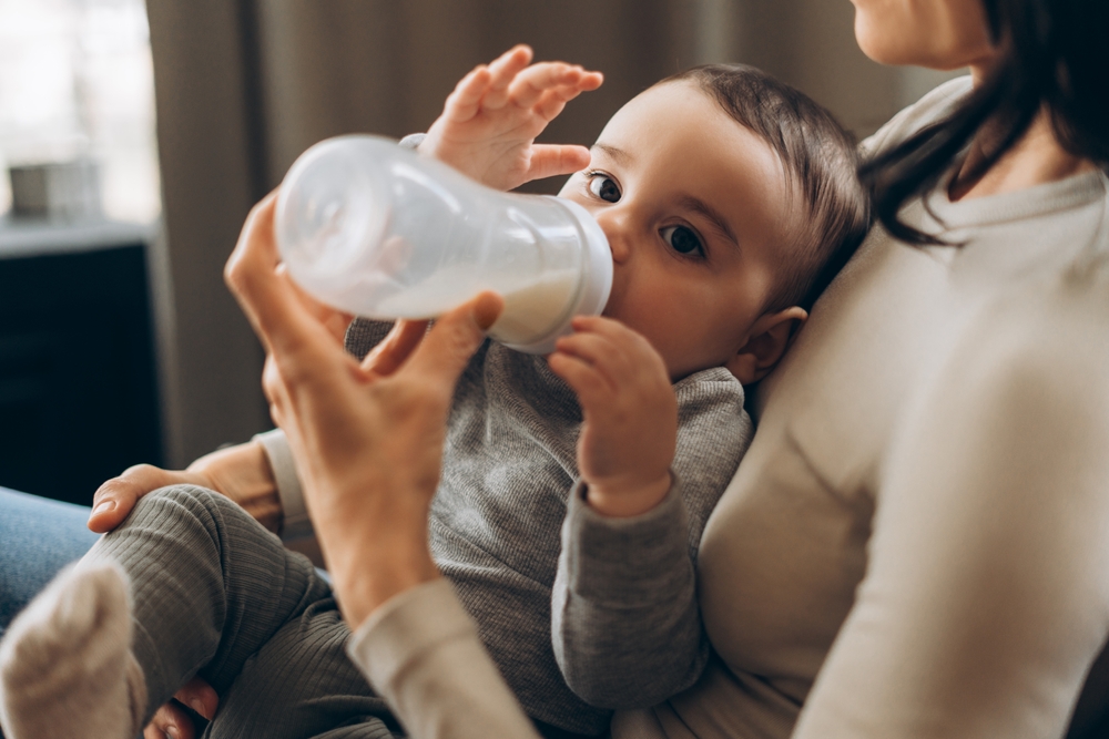 Mleko dla dzieci a niebezpieczną toksyną. Apel do rodziców w UK i Irlandii