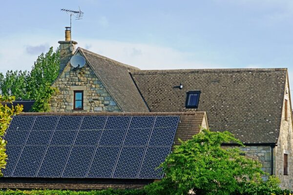 HMRC zezwala osobom fizycznym na zarobienie do 1000 funtów rocznie w ramach dodatkowej działalności