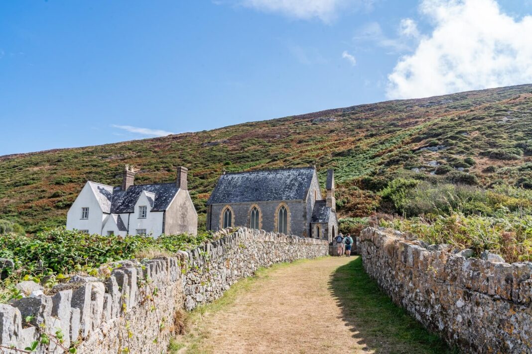 Na walijskiej wyspie oferują pracę marzeń