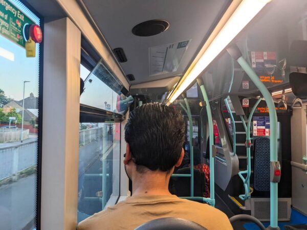 Liczba przestępstw z nienawiści na tle rasowym wzrosła z 2827 przypadków w latach 2019-20 do 3258 w latach 2024-25 