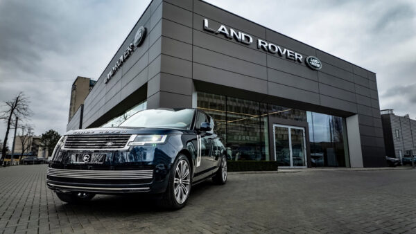 Wzrost produkcji w fabrykach Land Rover przyczynił się do wzrostu PKB kraju