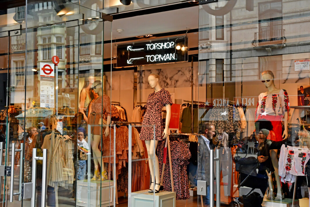 Topshop w UK będzie dostępny w sklepach stacjonarnych w 2026 roku. Pełna lista sklepów.