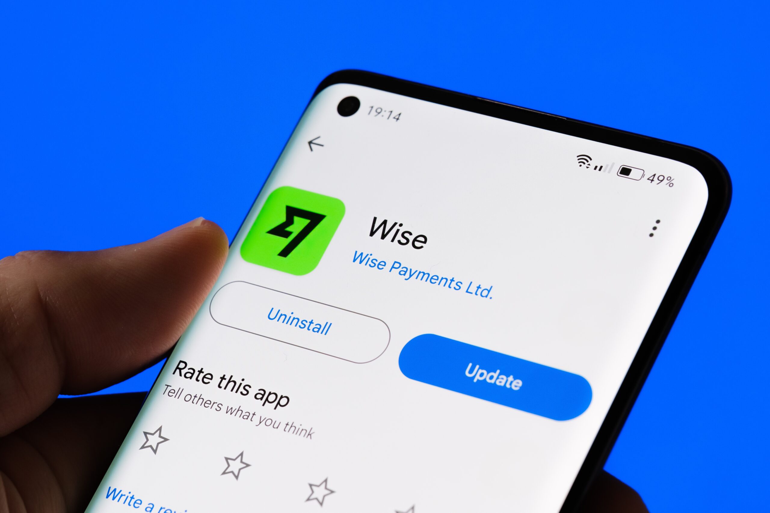 Wise wydaje się posiadać bardziej jasną politykę opłata i nie zaskakuje np. płatnymi przewalutowaniami w weekendy.