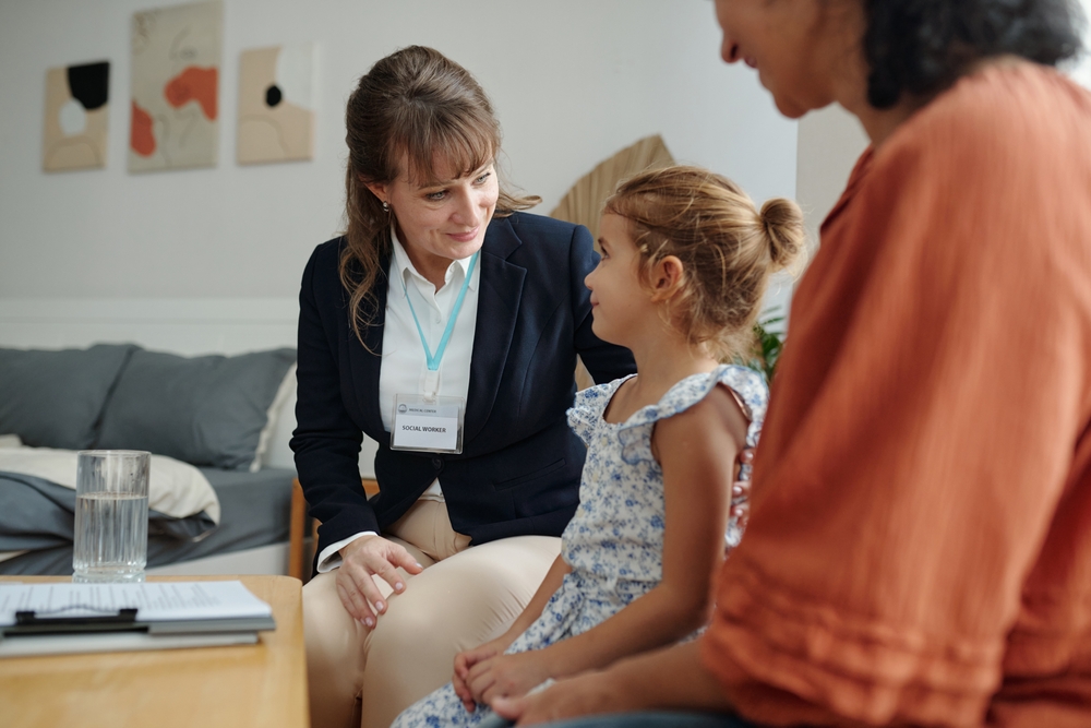 Czy council / social services mogą wypytywać dzieci o benefity?