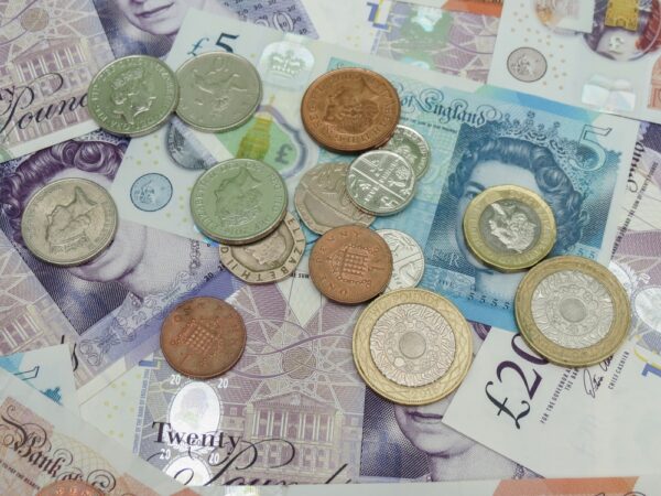 Universal Credit wzrośnie, a spadnie. Paradoks nowej twarzy systemu pomocy w UK