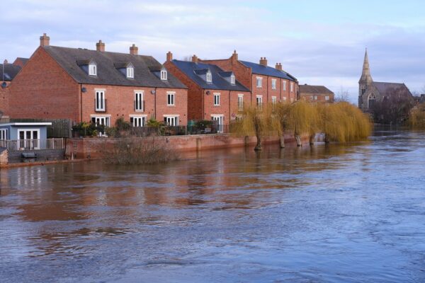 Londyn i Essex mają najwyższy odsetek nowych nieruchomości zagrożonych powodzią