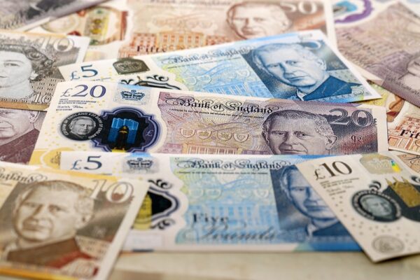 Szukasz alternatywy, tracisz pieniądze. Jak reforma ISA spowodowała falę oszustw w UK?