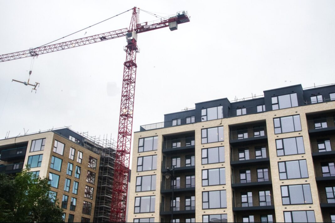 Ceny najmu rosną, ilość mieszkań spada. Co się dzieje na rynku mieszkań w Irlandii?