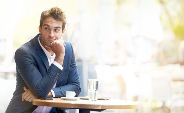 Umowy zerogodzinowe pozwalają pracodawcom zatrudniać pracowników bez gwarancji zatrudnienia, oferując im tylko godziny, w których są potrzebni