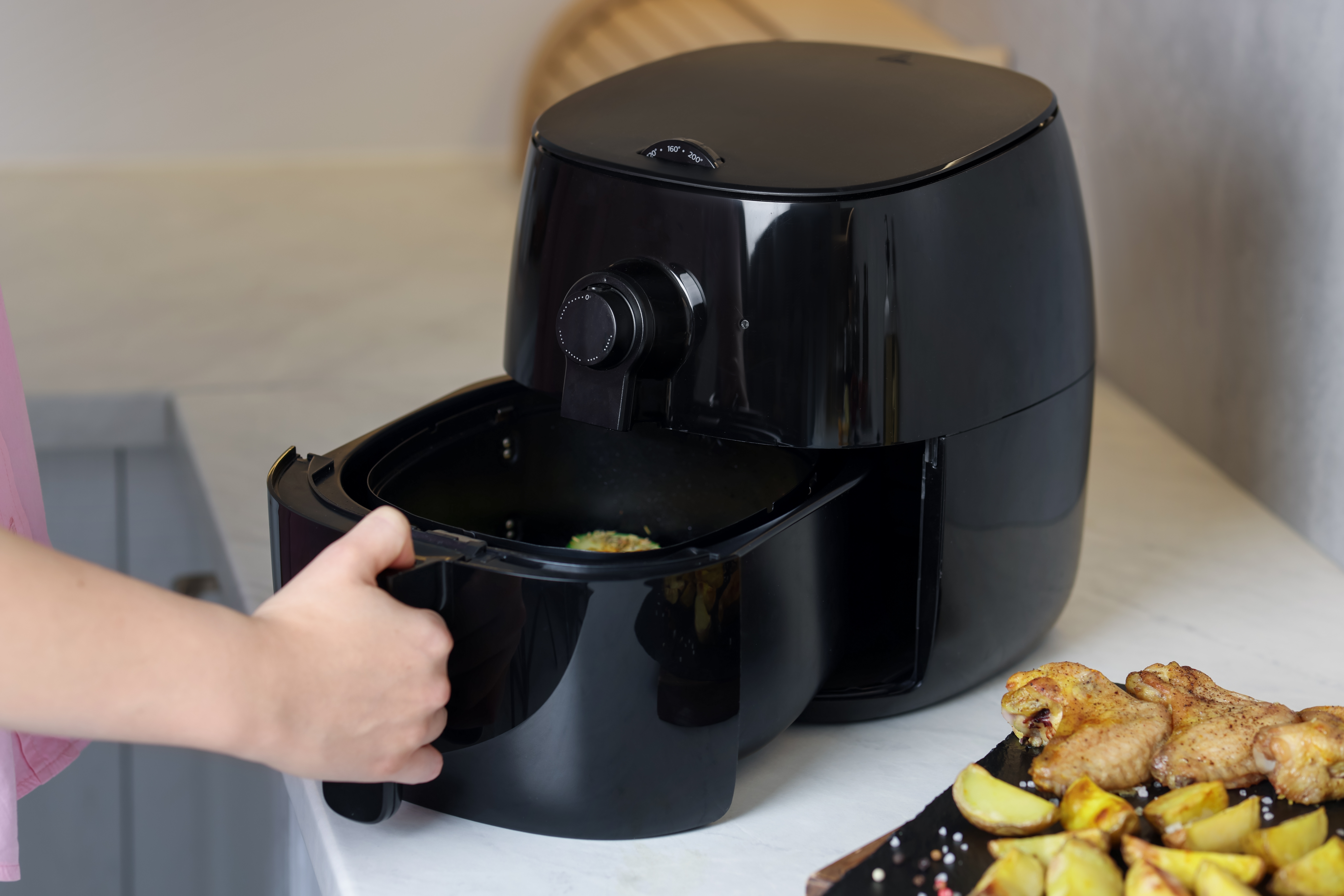 T17023 Tower 2.2Ltr Manual Air Fryer