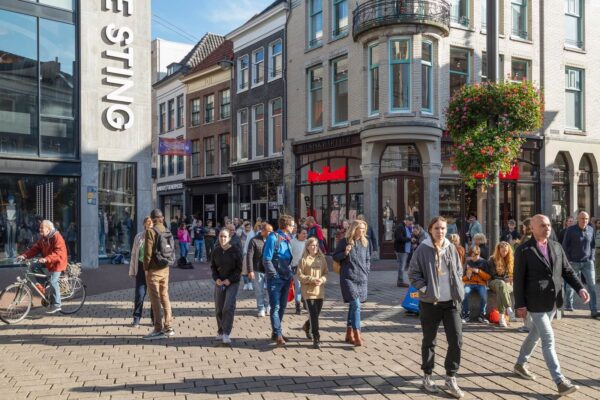 Wzrost liczby bezrobotnych jest większy niż osób pracujących