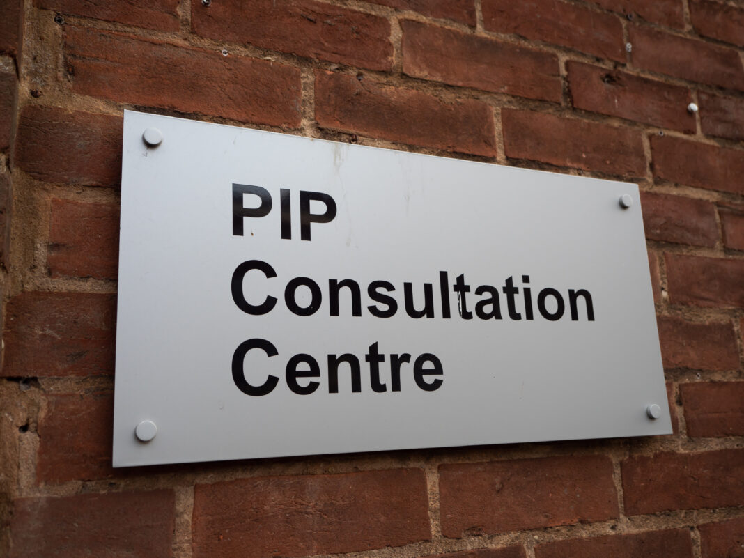 AI generuje błędne informacje we wnioskach o PIP. Ludzie tracą setki funtów