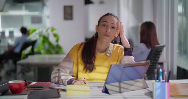 Szukający pracy rozsyłają setki aplikacji, ale przez rekrutacje prowadzone przez AI nie mają szans