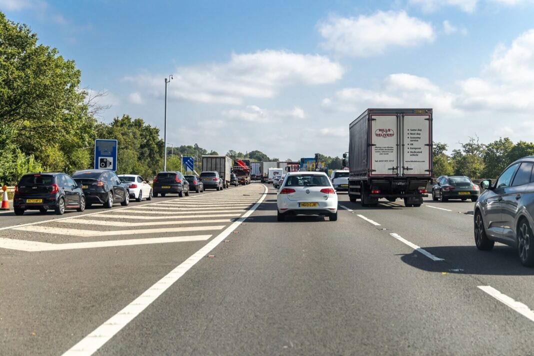 Ruch na drogach w długi weekend ma być największy od 2022 roku