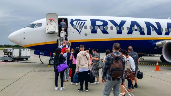 Pasażerowie powinni wygenerować cyfrową kartę pokładową przed godziną 23.00 we wtorek