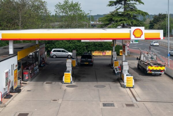 Europa reaguje, UK czeka. Czy Wielka Brytania zareaguje na rosnące ceny paliw?