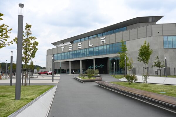 Polacy w Tesli walczą o głos. Nowa inicjatywa przed wyborami w fabryce