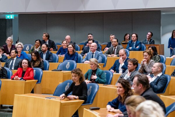 Strajk urzędników administracji publicznej sparaliżował obrady Tweede Kamer