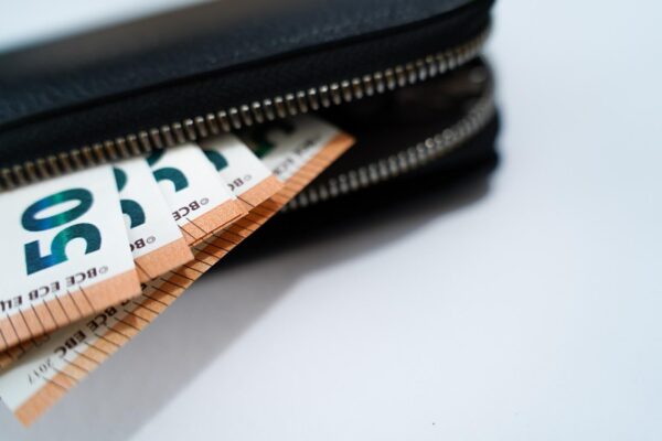 Rząd przeznaczy także 50 milionów euro na rachunki za energię gospodarstw domowych 