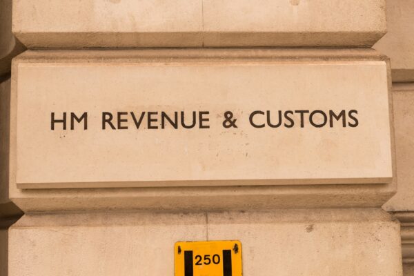 Kolejne obciążenie podatkowe od kwietnia 2027. HMRC sięga po fundusze emerytalne zmarłych