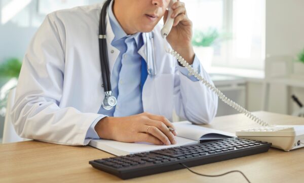 Jak opłacić leczenie w Polsce z NHS? Czy Polacy mieszkający w UK mogą korzystać z polskich szpitali? 