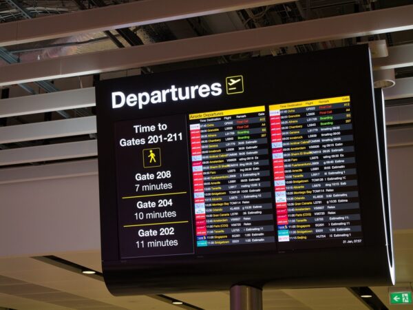 Rząd zwraca uwagę podróżnych na to, aby przypomnieli sobie swoje prawa w związku z odwołaniem lotów