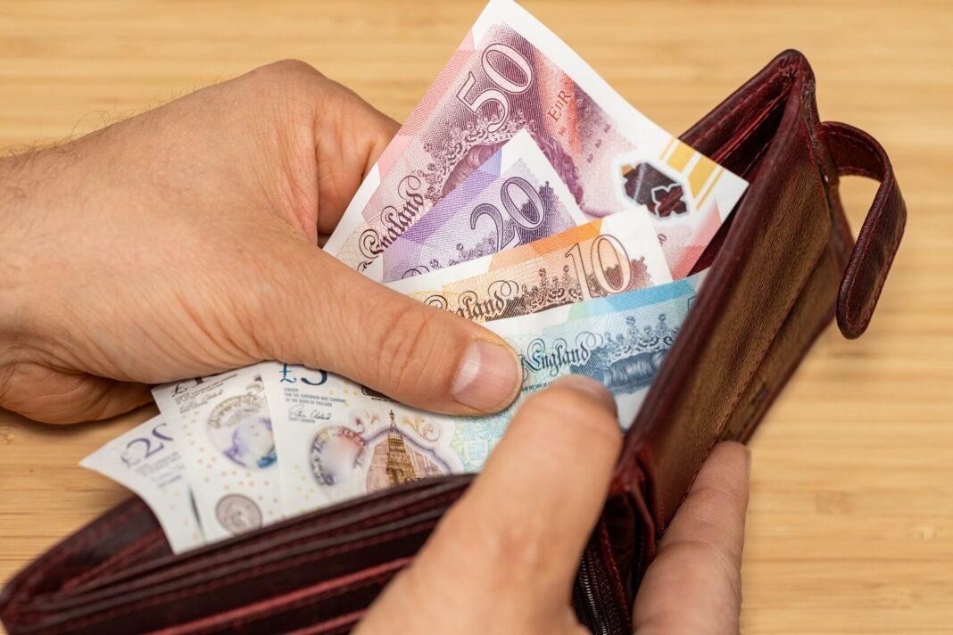 Coraz więcej osób oszczędza na jedzeniu