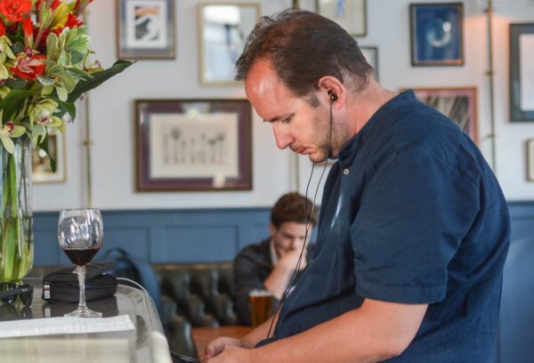 Zmiany w składkach na ubezpieczenie społeczne miały większy wpływ na zatrudnienie niż podwyżka płacy minimalnej