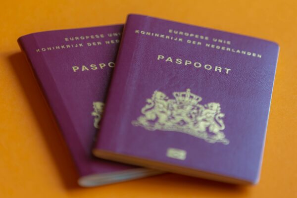 Podwójne obywatelstwo w Holandii. Porady dla Polaków 