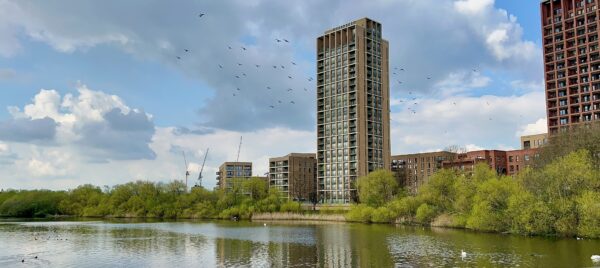 Londyn dramatycznie potrzebuje mieszkań dla rodzin, a deweloperzy i rząd budują kawalerki 