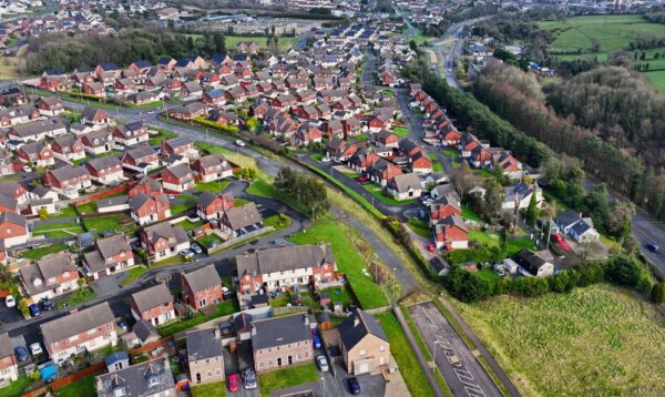 Czy reforma kredytowa i podatkowa rozwiążą kryzys mieszkaniowy w Irlandii? 