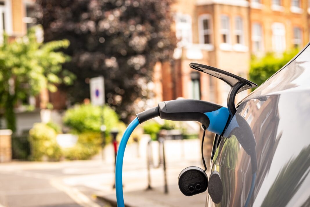HMRC blokuje obniżkę VAT na ładowanie aut elektrycznych. Kierowcy zapłacą więcej